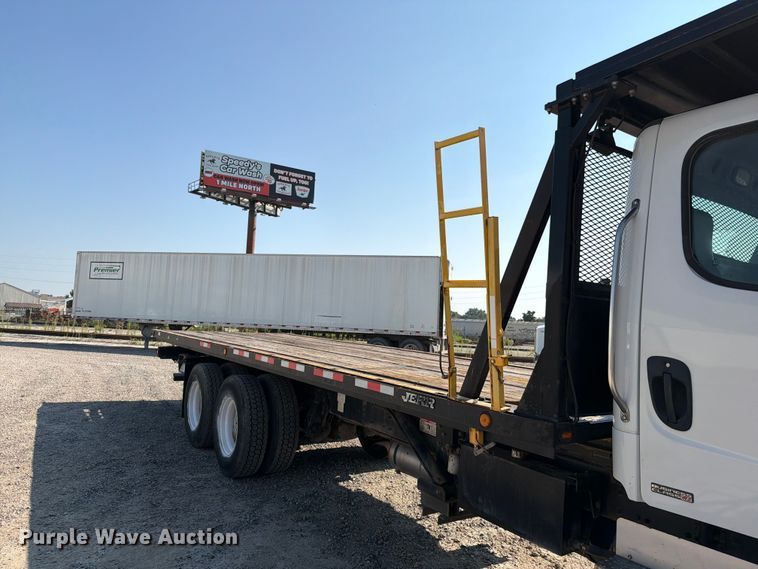 image for item FN5781 2012 Freightliner Business Class M2 106 rollback truck