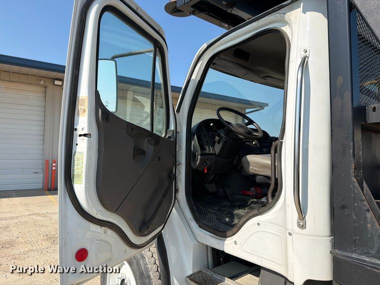 image for item FN5781 2012 Freightliner Business Class M2 106 rollback truck