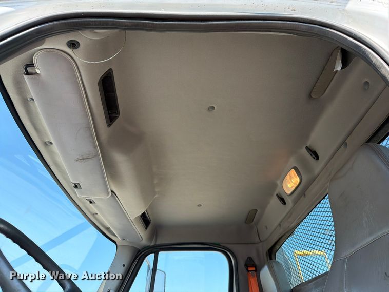 image for item FN5781 2012 Freightliner Business Class M2 106 rollback truck