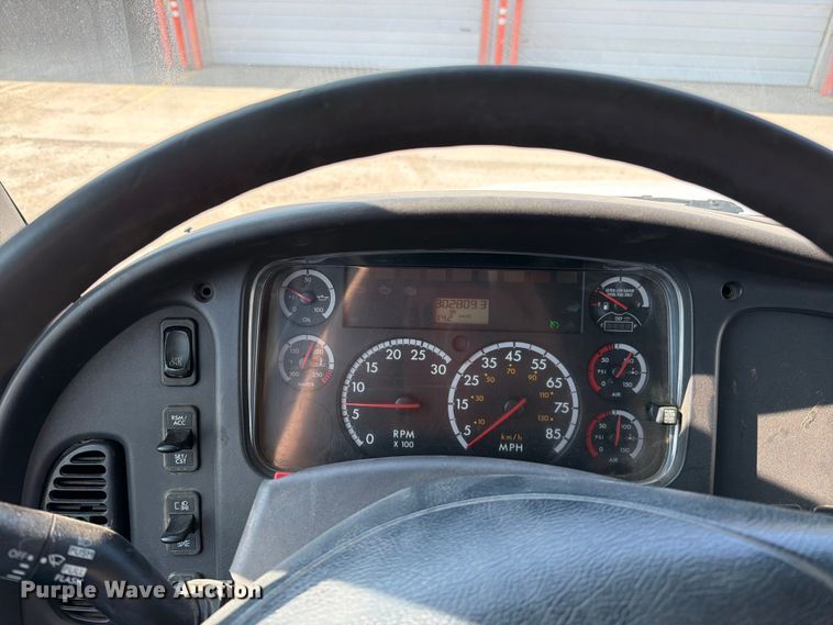 image for item FN5781 2012 Freightliner Business Class M2 106 rollback truck