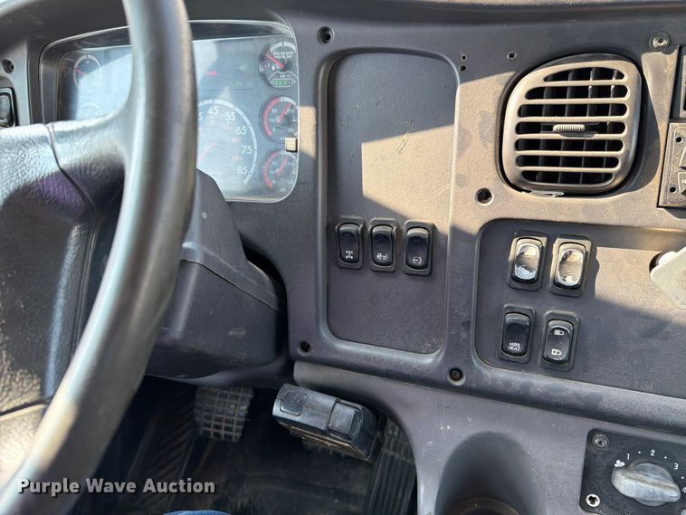 image for item FN5781 2012 Freightliner Business Class M2 106 rollback truck