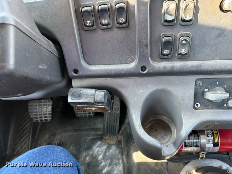 image for item FN5781 2012 Freightliner Business Class M2 106 rollback truck
