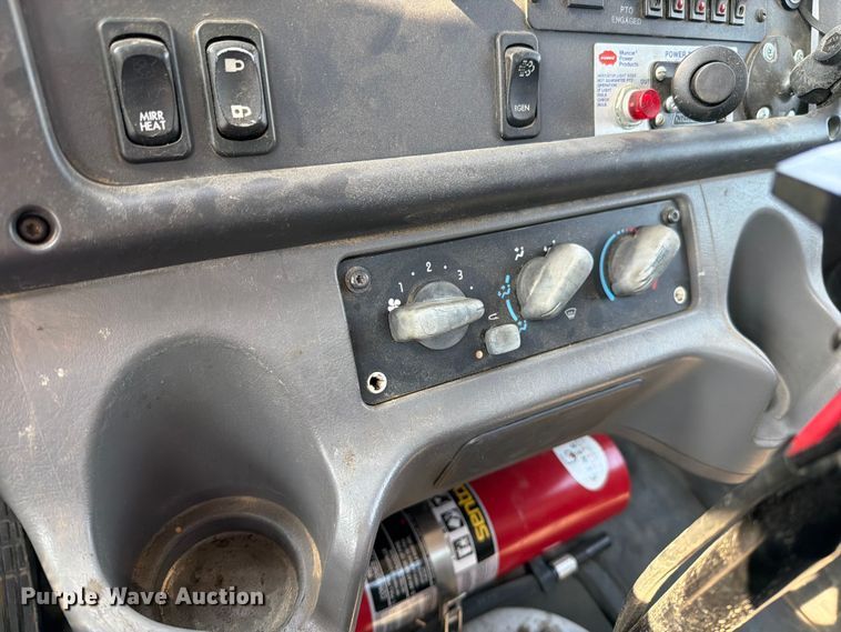 image for item FN5781 2012 Freightliner Business Class M2 106 rollback truck