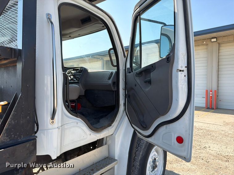 image for item FN5781 2012 Freightliner Business Class M2 106 rollback truck