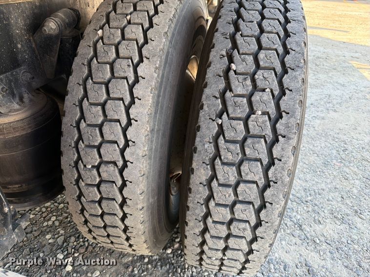 image for item FN5781 2012 Freightliner Business Class M2 106 rollback truck