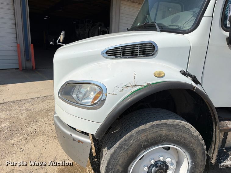 image for item FN5785 2012 Freightliner Business Class M2 106 rollback truck