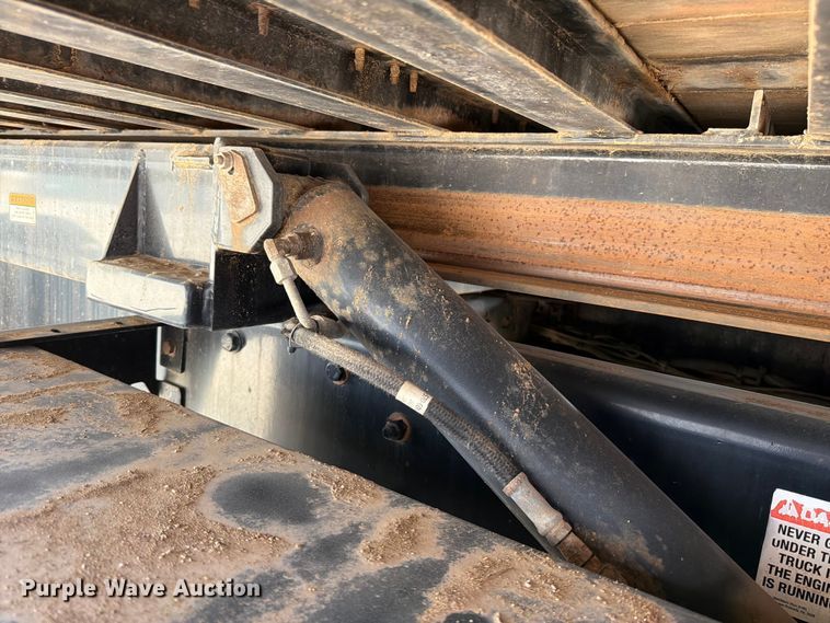 image for item FN5785 2012 Freightliner Business Class M2 106 rollback truck