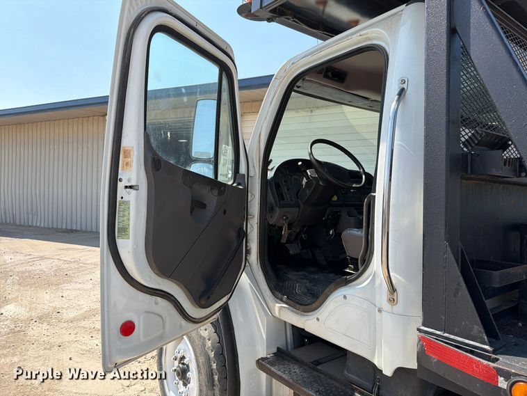 image for item FN5785 2012 Freightliner Business Class M2 106 rollback truck