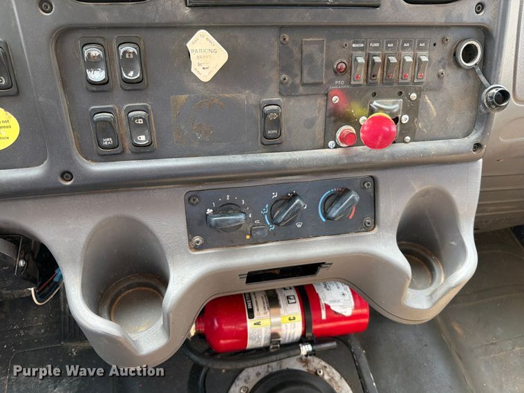image for item FN5785 2012 Freightliner Business Class M2 106 rollback truck