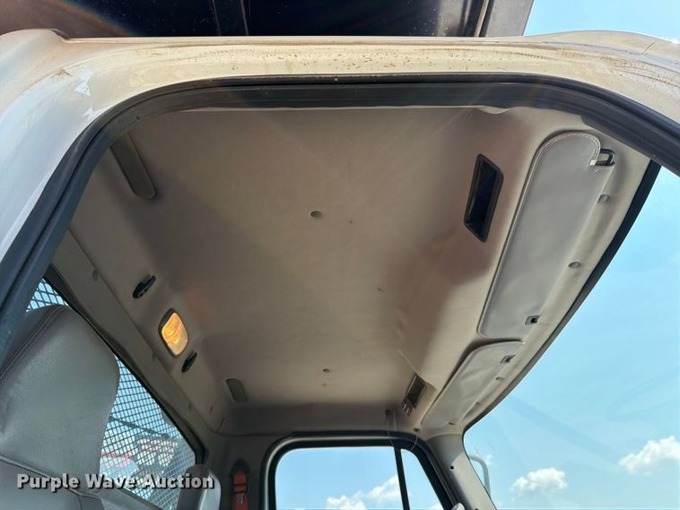 image for item FN5785 2012 Freightliner Business Class M2 106 rollback truck