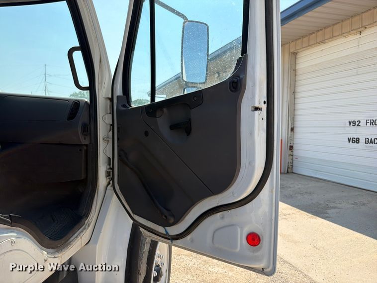 image for item FN5785 2012 Freightliner Business Class M2 106 rollback truck
