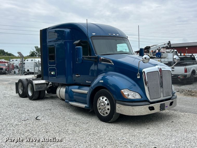 image for item FT6111 2019 Kenworth T680 semi truck