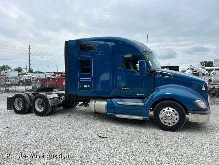 image for item FT6111 2019 Kenworth T680 semi truck