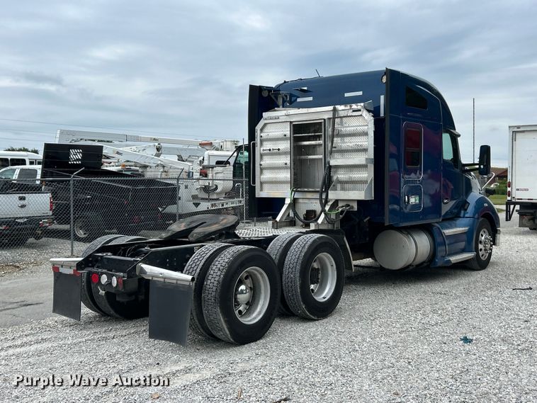 image for item FT6111 2019 Kenworth T680 semi truck