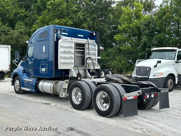 image for item FT6111 2019 Kenworth T680 semi truck