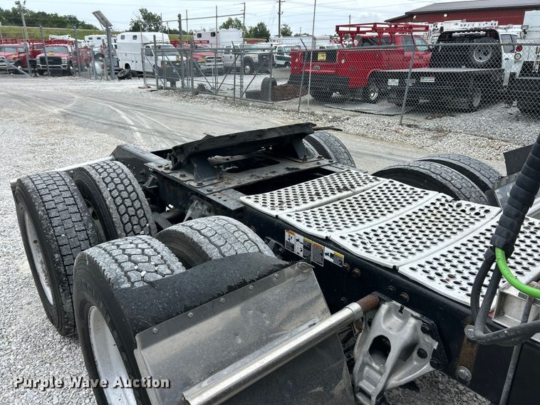 image for item FT6111 2019 Kenworth T680 semi truck