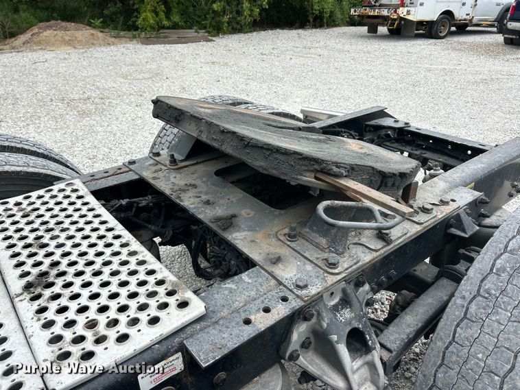 image for item FT6111 2019 Kenworth T680 semi truck