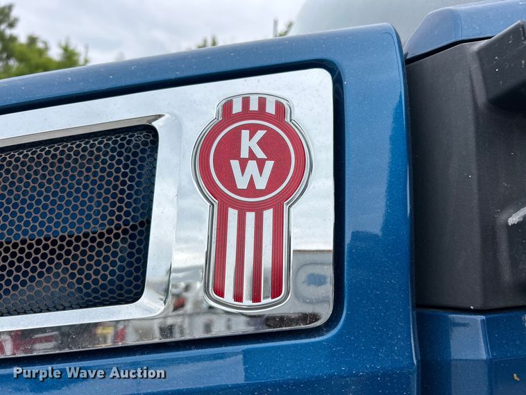 image for item FT6111 2019 Kenworth T680 semi truck