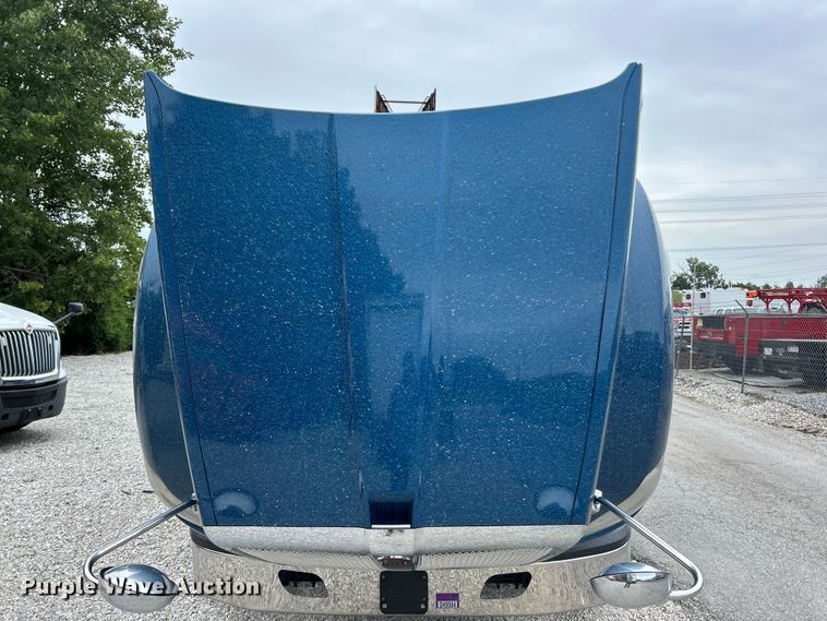 image for item FT6111 2019 Kenworth T680 semi truck
