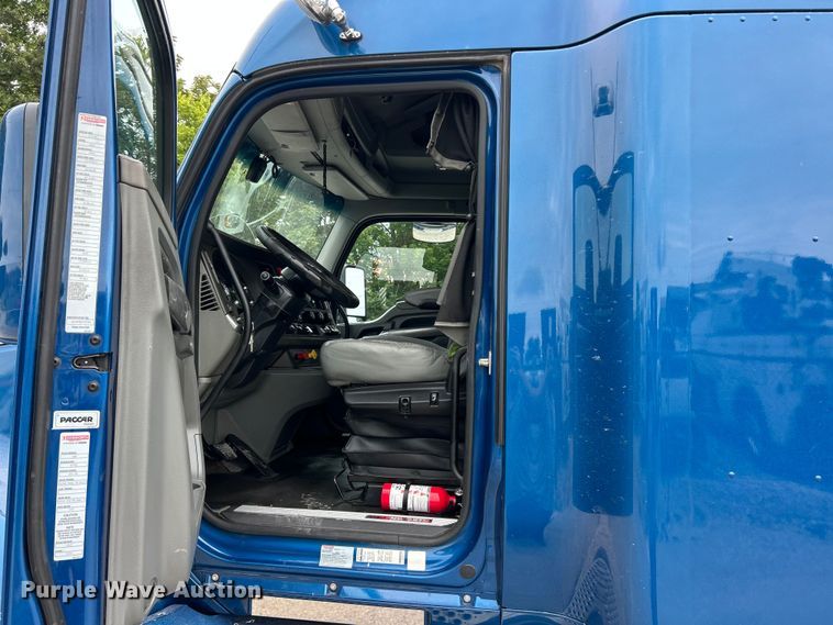 image for item FT6111 2019 Kenworth T680 semi truck