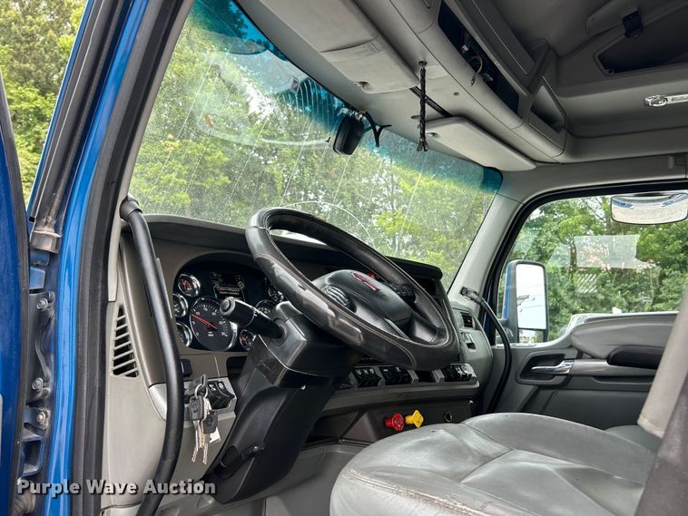 image for item FT6111 2019 Kenworth T680 semi truck