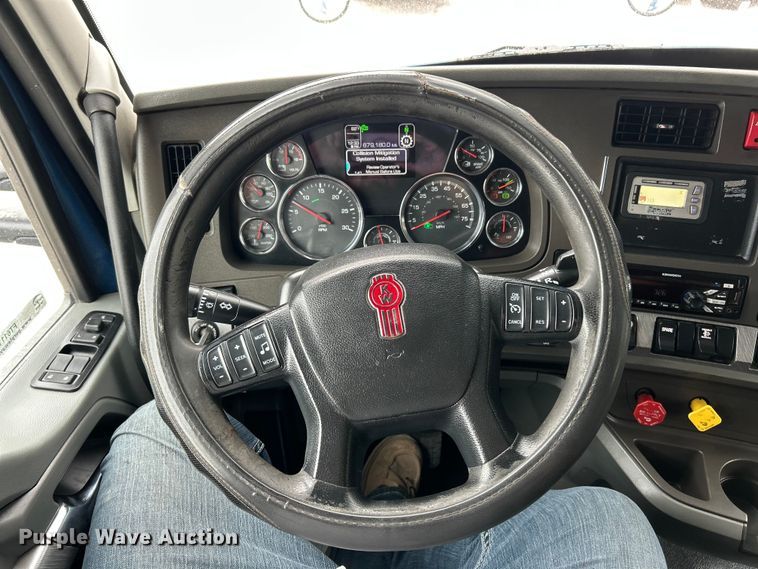 image for item FT6111 2019 Kenworth T680 semi truck