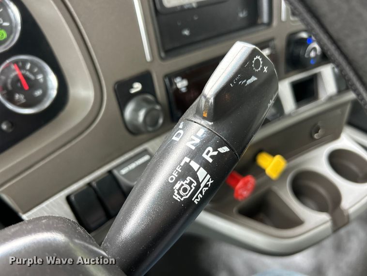 image for item FT6111 2019 Kenworth T680 semi truck