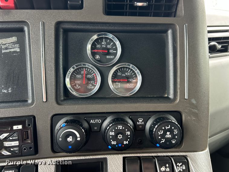 image for item FT6111 2019 Kenworth T680 semi truck