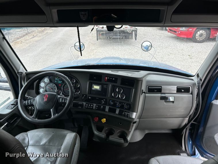 image for item FT6111 2019 Kenworth T680 semi truck