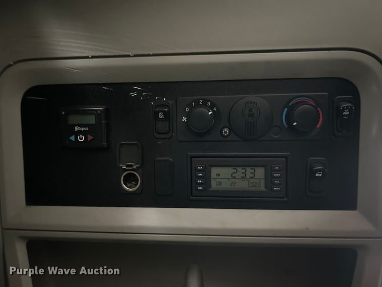 image for item FT6111 2019 Kenworth T680 semi truck