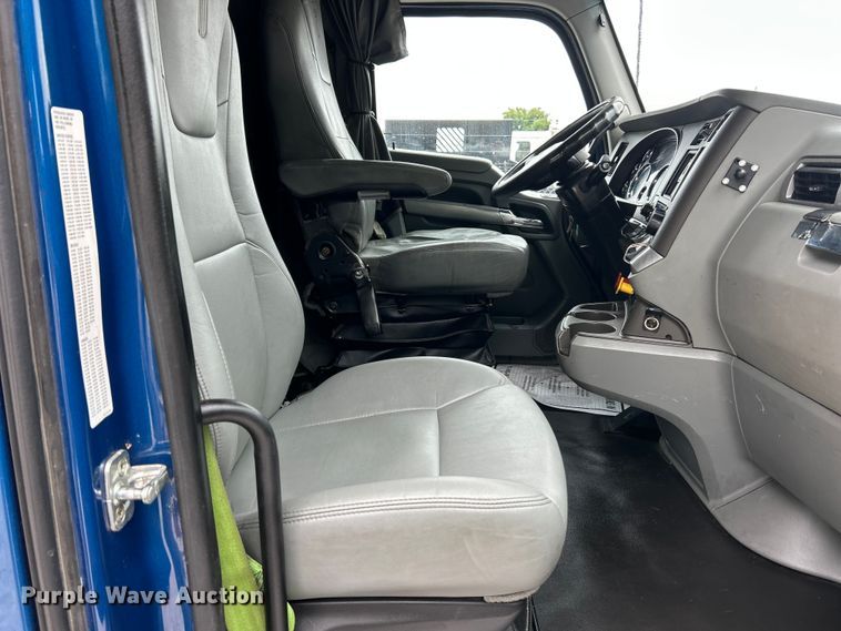 image for item FT6111 2019 Kenworth T680 semi truck