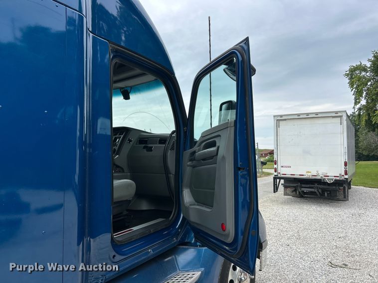 image for item FT6111 2019 Kenworth T680 semi truck
