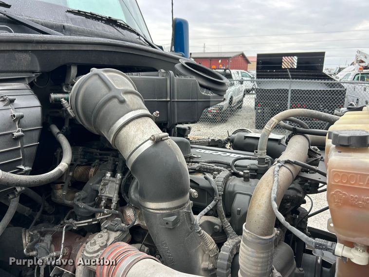 image for item FT6111 2019 Kenworth T680 semi truck