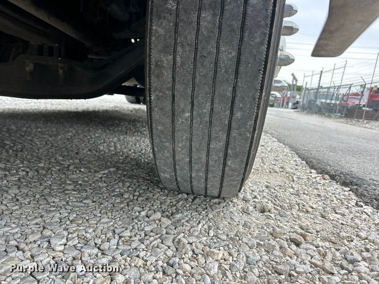 image for item FT6111 2019 Kenworth T680 semi truck