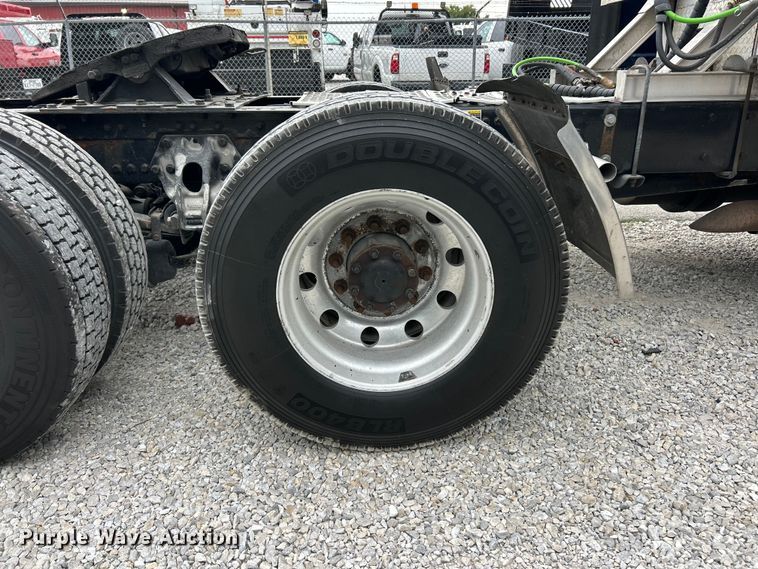 image for item FT6111 2019 Kenworth T680 semi truck