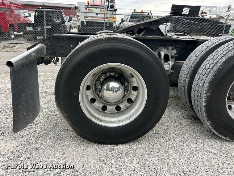 image for item FT6111 2019 Kenworth T680 semi truck