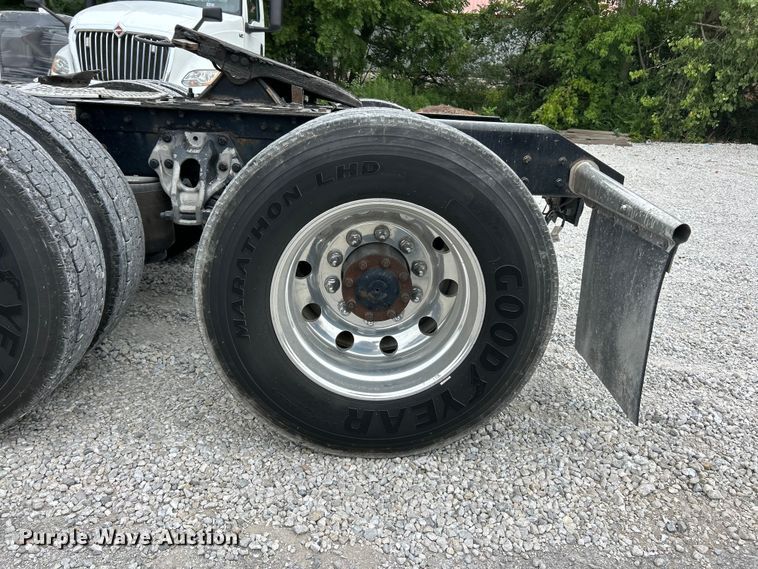 image for item FT6111 2019 Kenworth T680 semi truck
