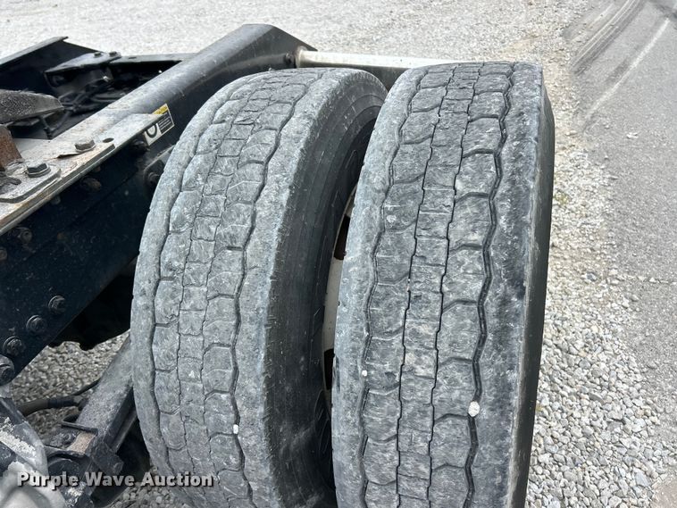 image for item FT6111 2019 Kenworth T680 semi truck
