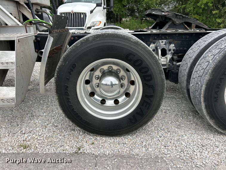 image for item FT6111 2019 Kenworth T680 semi truck