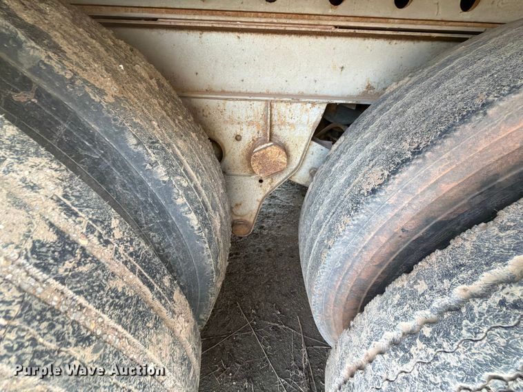 image for item FU1018 1981 Fruehauf FB-X-F-45LS dry van trailer