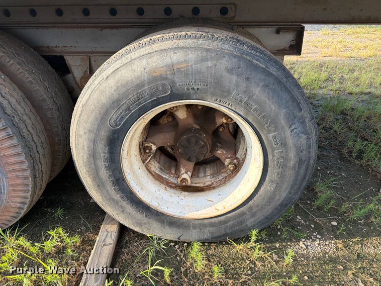 image for item FU1018 1981 Fruehauf FB-X-F-45LS dry van trailer