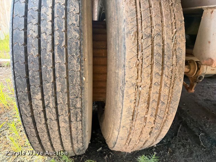 image for item FU1018 1981 Fruehauf FB-X-F-45LS dry van trailer