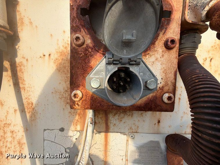 image for item FU1020 1980 Fruehauf dry van trailer