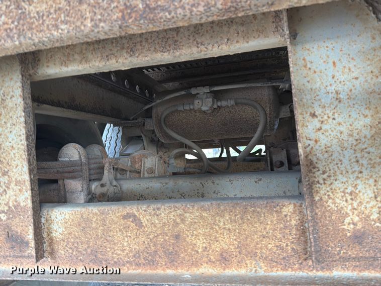image for item FU1020 1980 Fruehauf dry van trailer