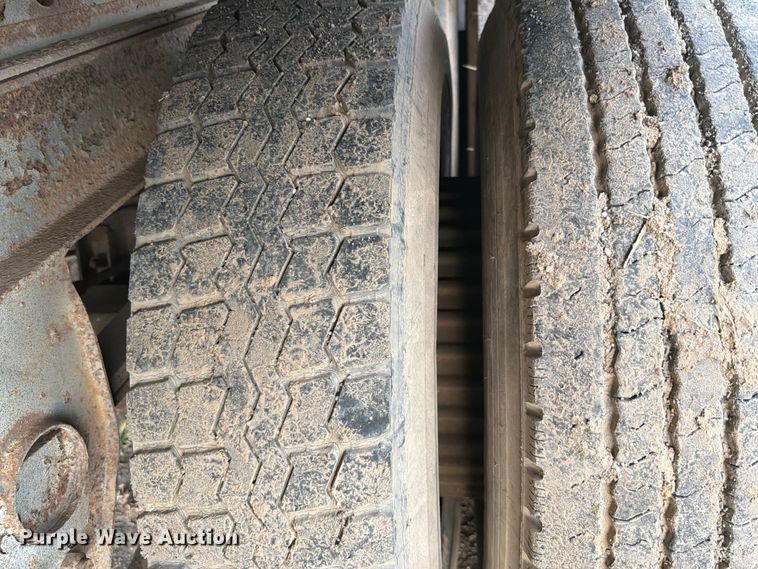 image for item FU1020 1980 Fruehauf dry van trailer