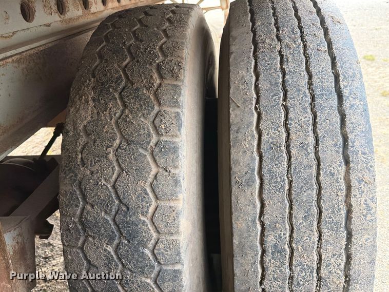 image for item FU1020 1980 Fruehauf dry van trailer