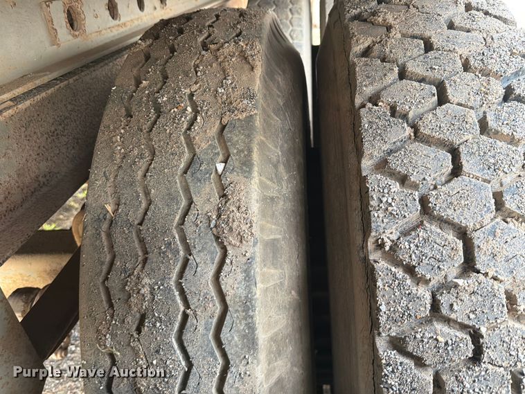 image for item FU1020 1980 Fruehauf dry van trailer