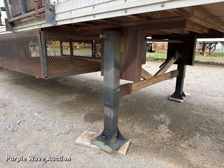 image for item FU1021 1986 Utility VS2R dry van trailer