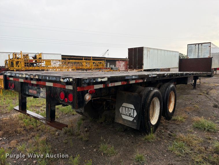 image for item FU1024 1989 Utility Trailer Manufacturer FS2CH5 flatbed trailer