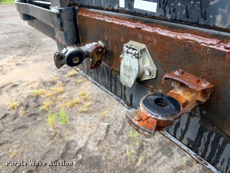 image for item FU1024 1989 Utility Trailer Manufacturer FS2CH5 flatbed trailer